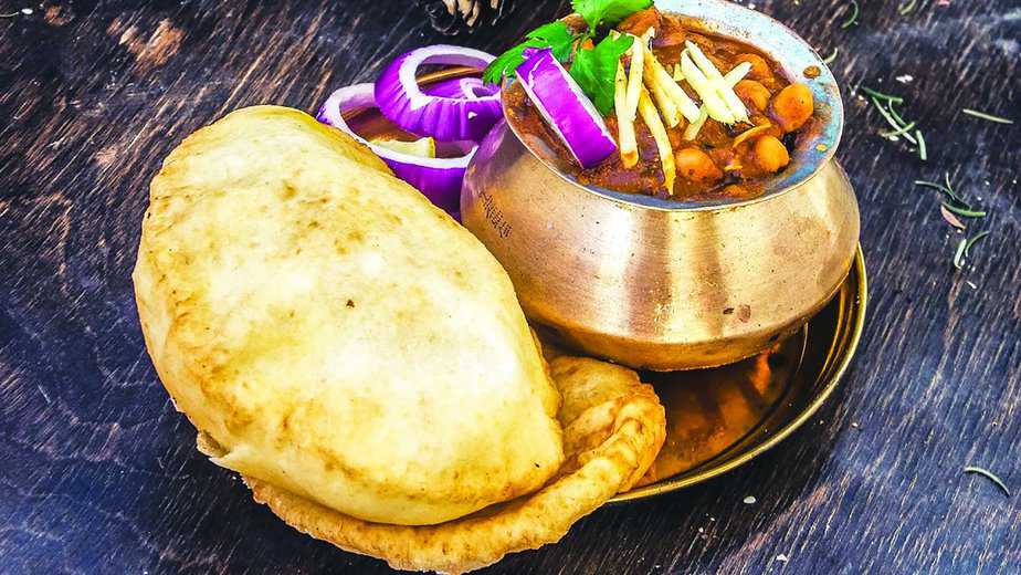 CHHOLE BHATURE: THE KING OF DELHI NCR STREET FOOD