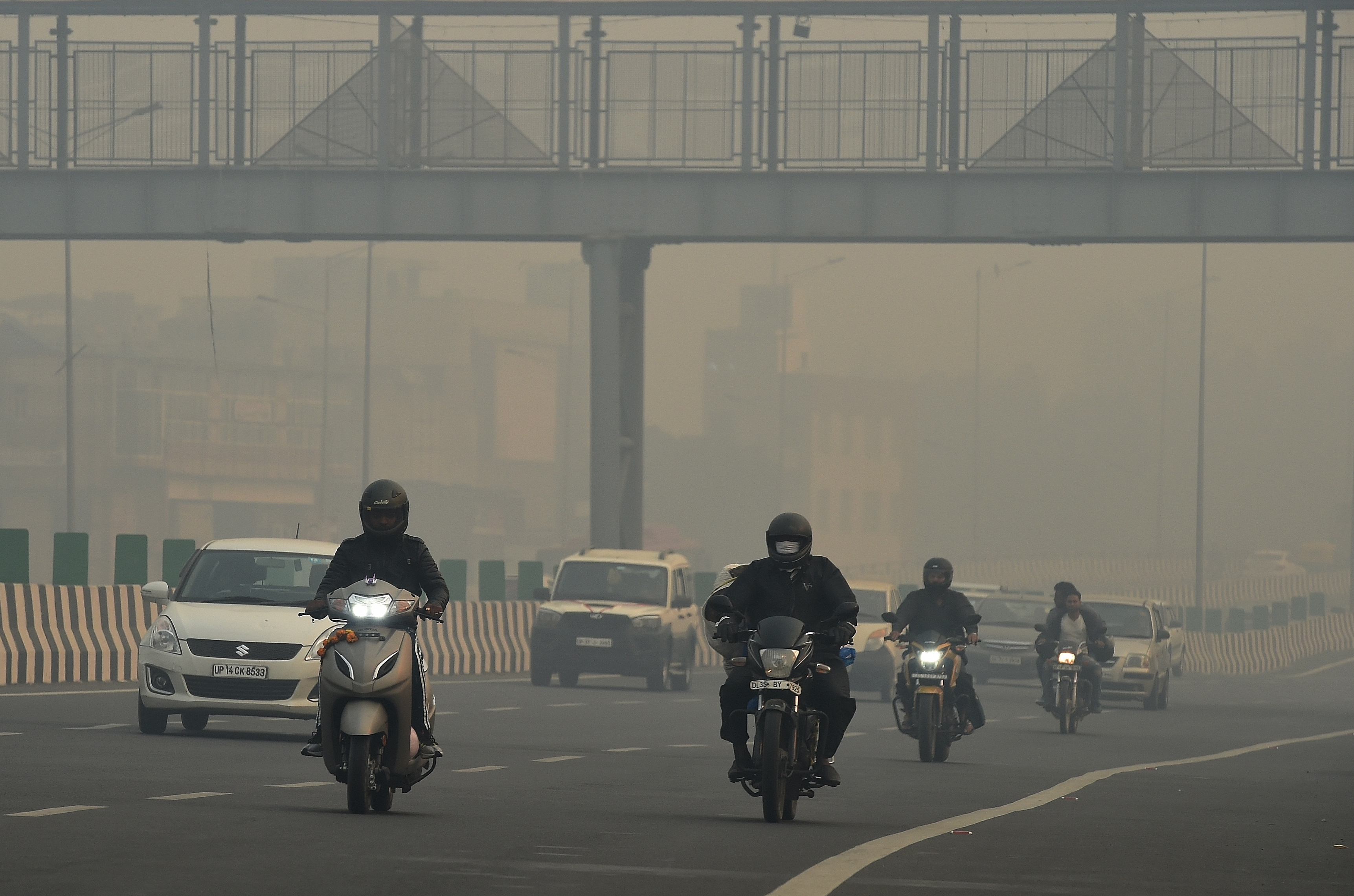 Delhi Pollution: Allow only CNG, electric, BS VI-compliant vehicles in capital, Gopal Rai urges Centre