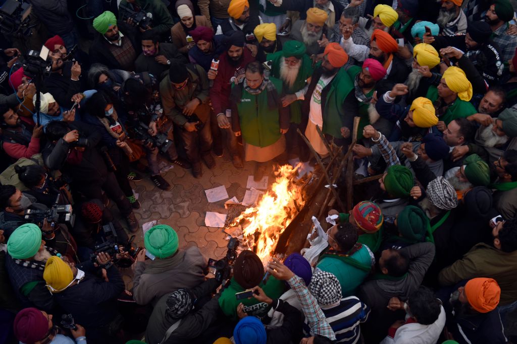Bonfires light up Singhu border life