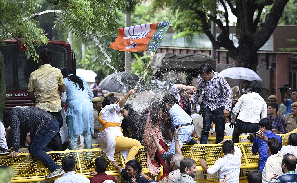 Delhi BJP workers try to cut water supply to Satyendar Jain’s house, face water cannons