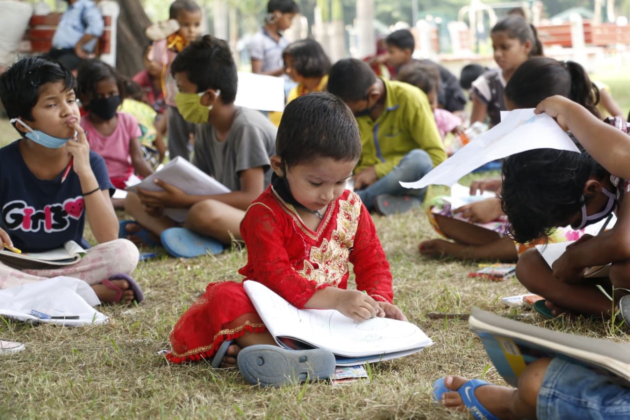 Libraries in slums: Project Aashayein aims to make books accessible to kids living in slums
