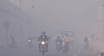 Unfavourable weather conditions drive up air pollution levels in Delhi