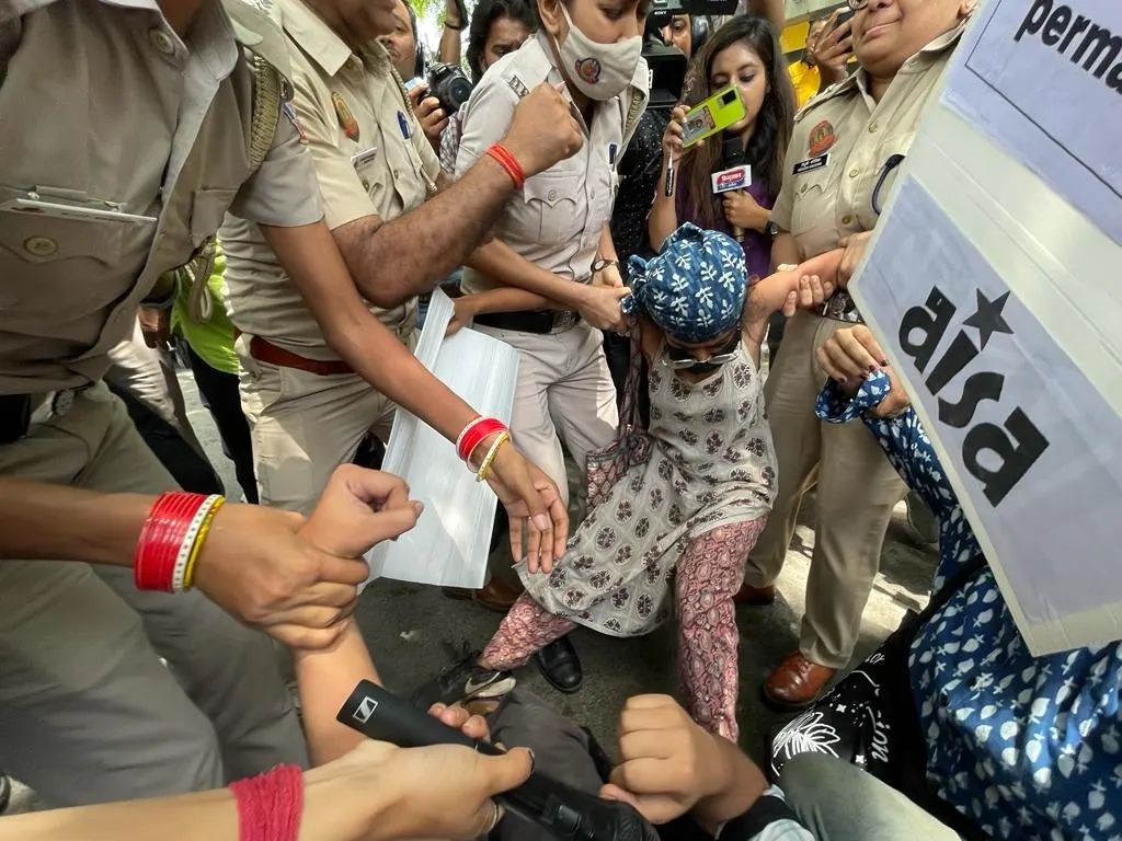 "AISA members being dragged by the police for protesting against Agnipath scheme"