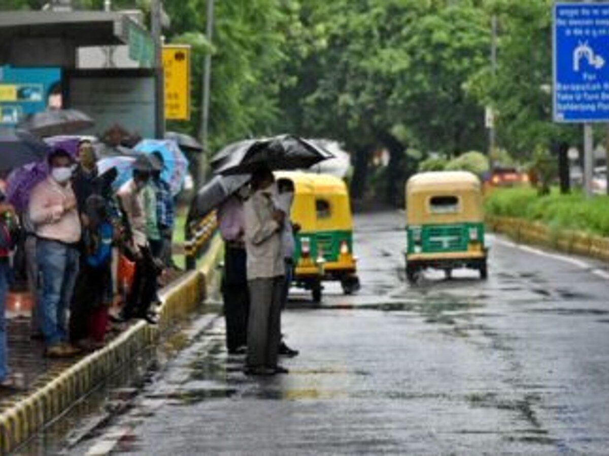 Heavy rains lash Delhi, IMD predicts more