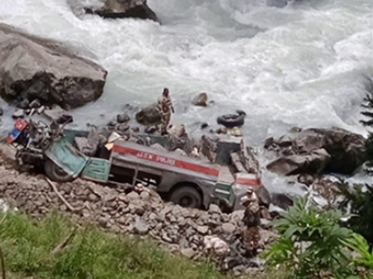Returning from Amarnath Yatra duty, 7 ITBP jawans killed, 8 critical as bus falls into gorge