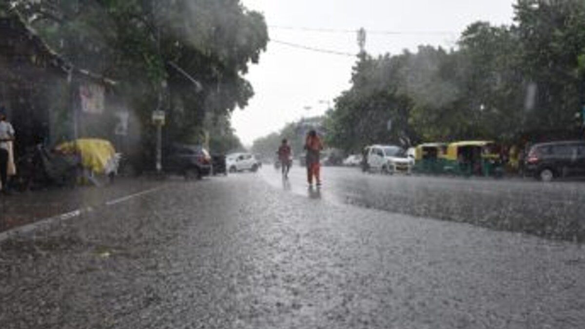 IMD predicts light to moderate rain in Delhi today