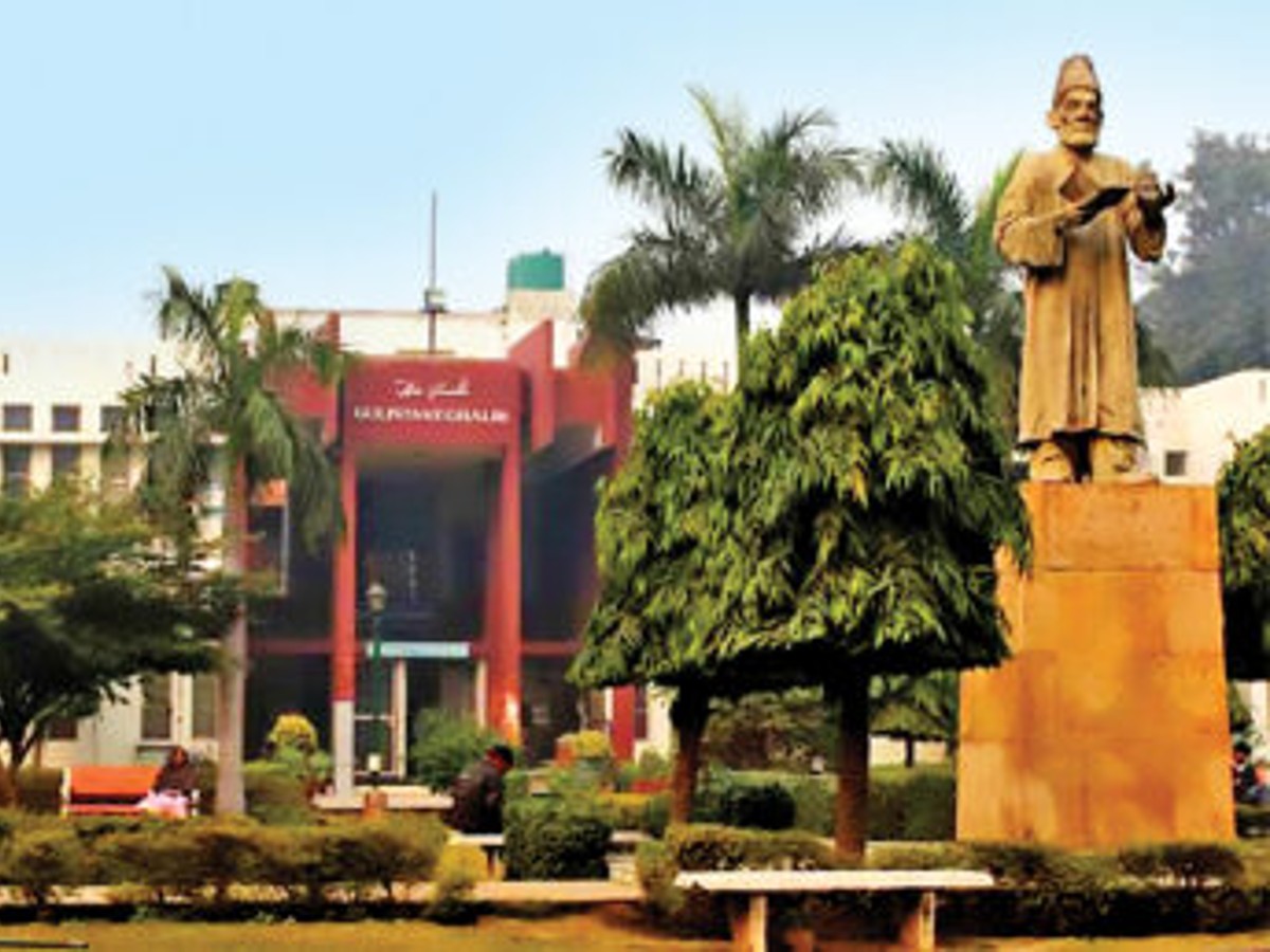 Sec 144 imposed in Okhla, Jamia Millia asks students, teachers not to assemble in groups