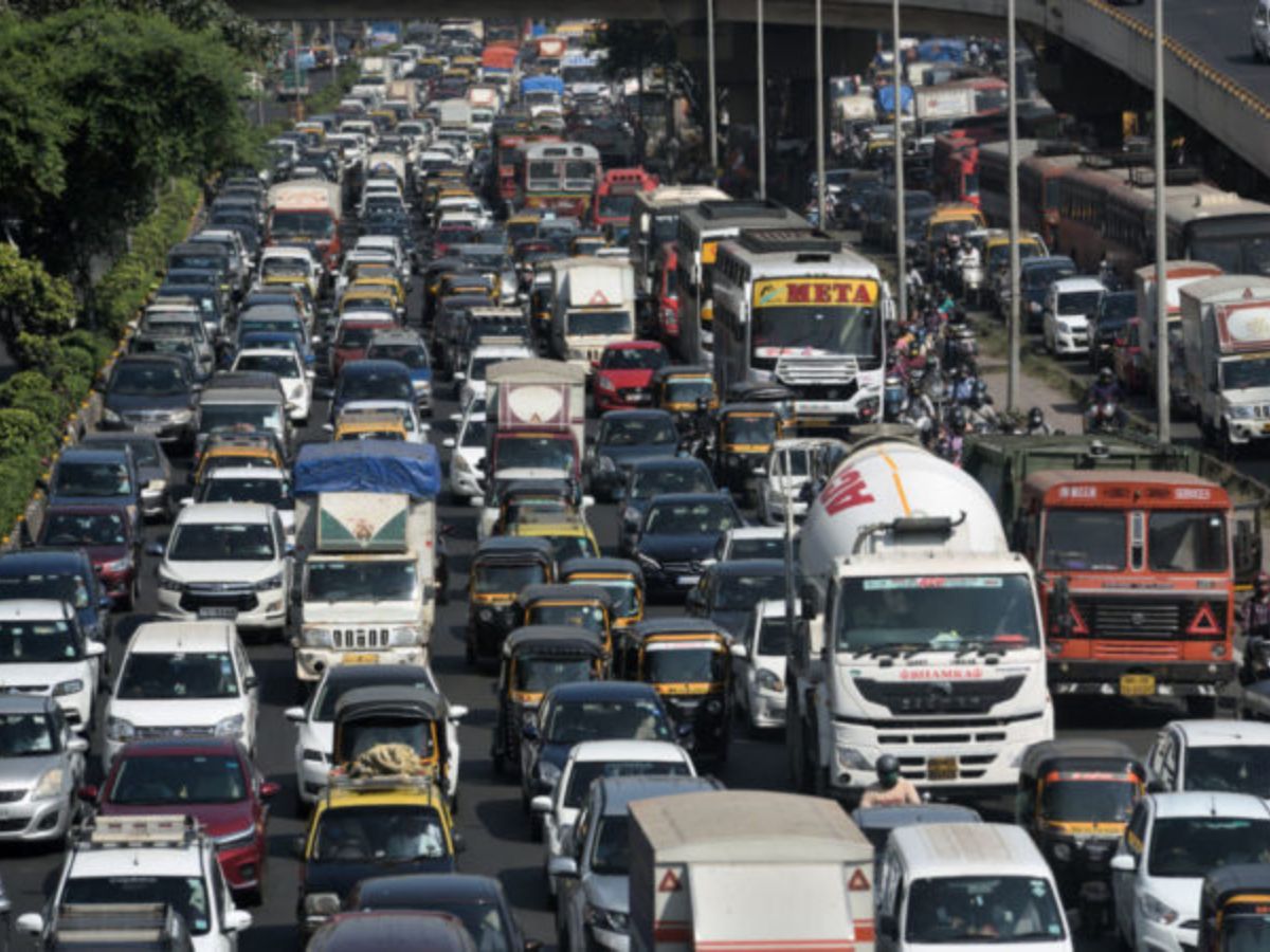 Traffic woes continue as key stretches remain closed for repair works in south Delhi
