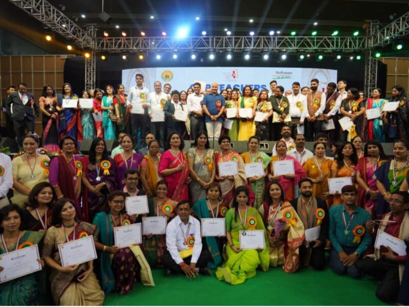 More than 100 Delhi school teachers honoured by Manish Sisodia