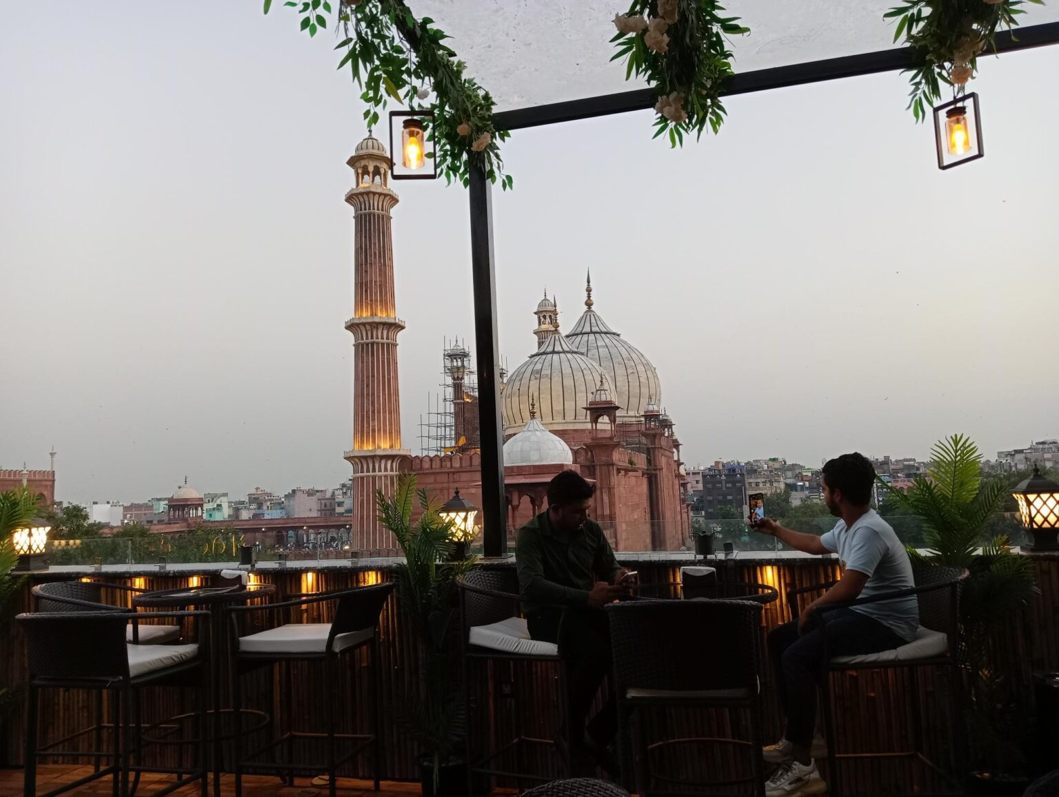 perfect-combo-a-cafe-overlooking-the-spectacular-jama-masjid-the-patriot