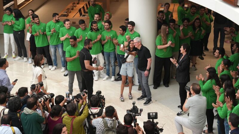Apple opens first retail store in Delhi