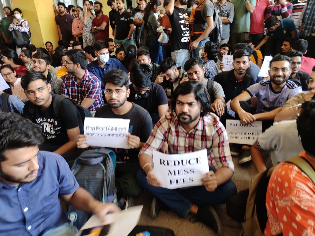Protest  IIT Delhi: Protest against stipend hike delay - Telegraph India