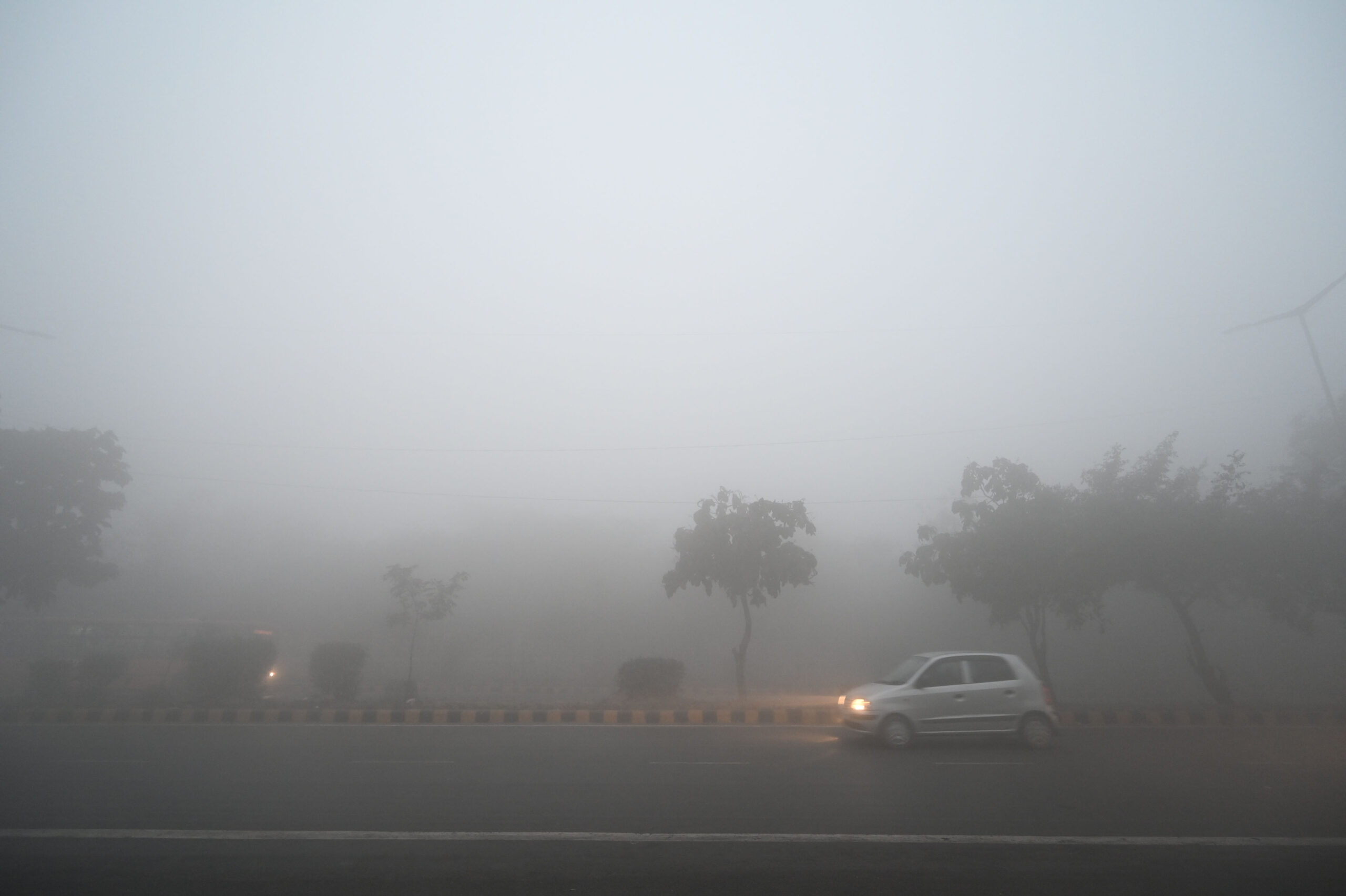 Cold, misty morning in Delhi, dense fog to remain for 2 days