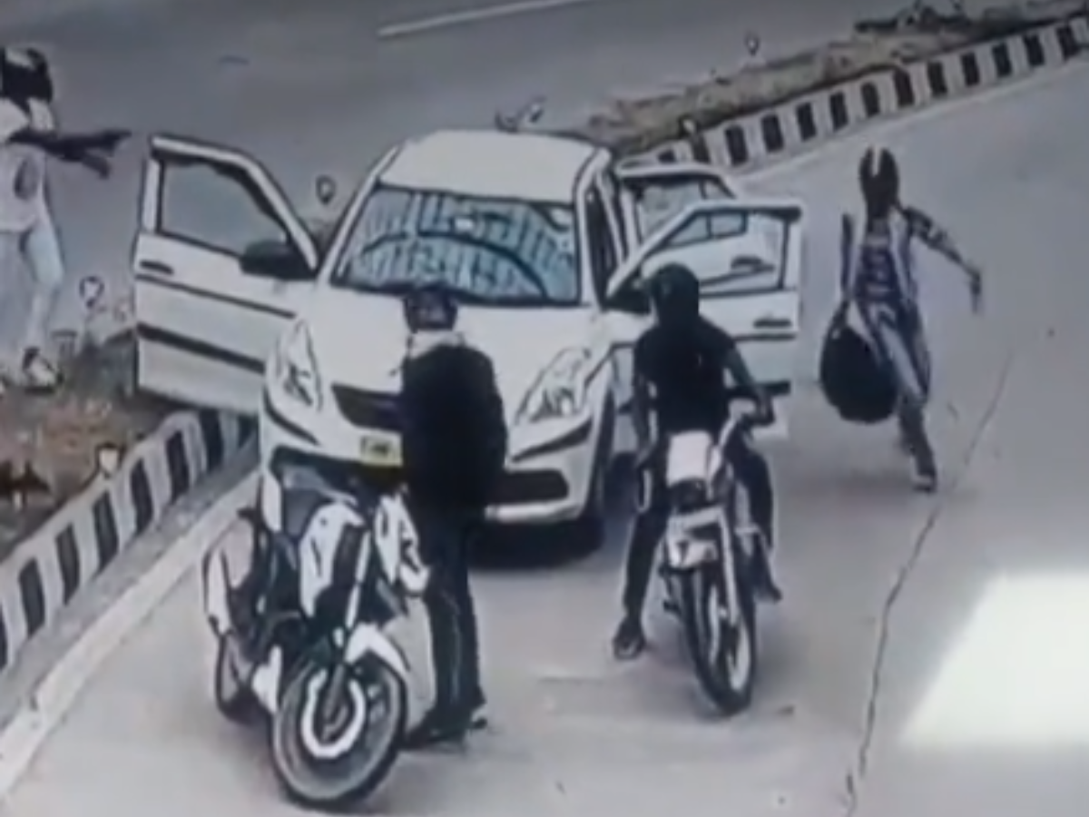 Caught on cam: 4 bike-borne men intercept car, rob occupants on gunpoint