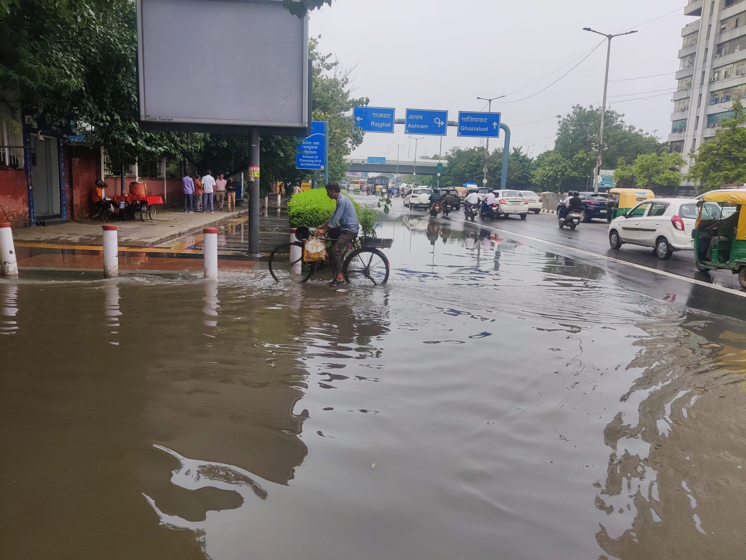 Delhi floods: Regulator that led to flooding at ITO to be fixed in next 3-4 hours, says Kejriwal