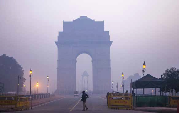 Minimum temperature in Delhi dips to 4.8 degrees Celsius, fog delays 11 trains