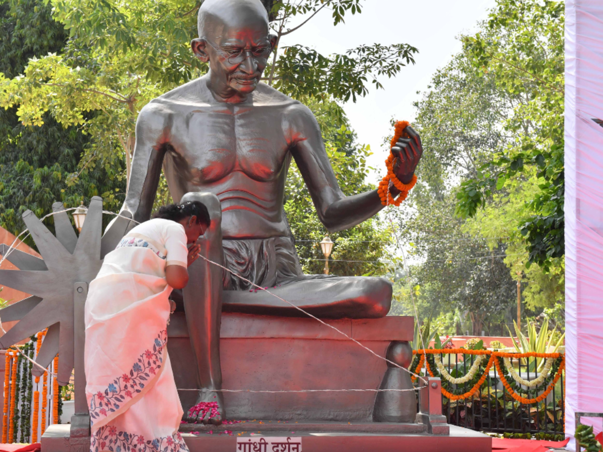 12-foot statue of Mahatma Gandhi unveiled by President Murmu at Rajghat