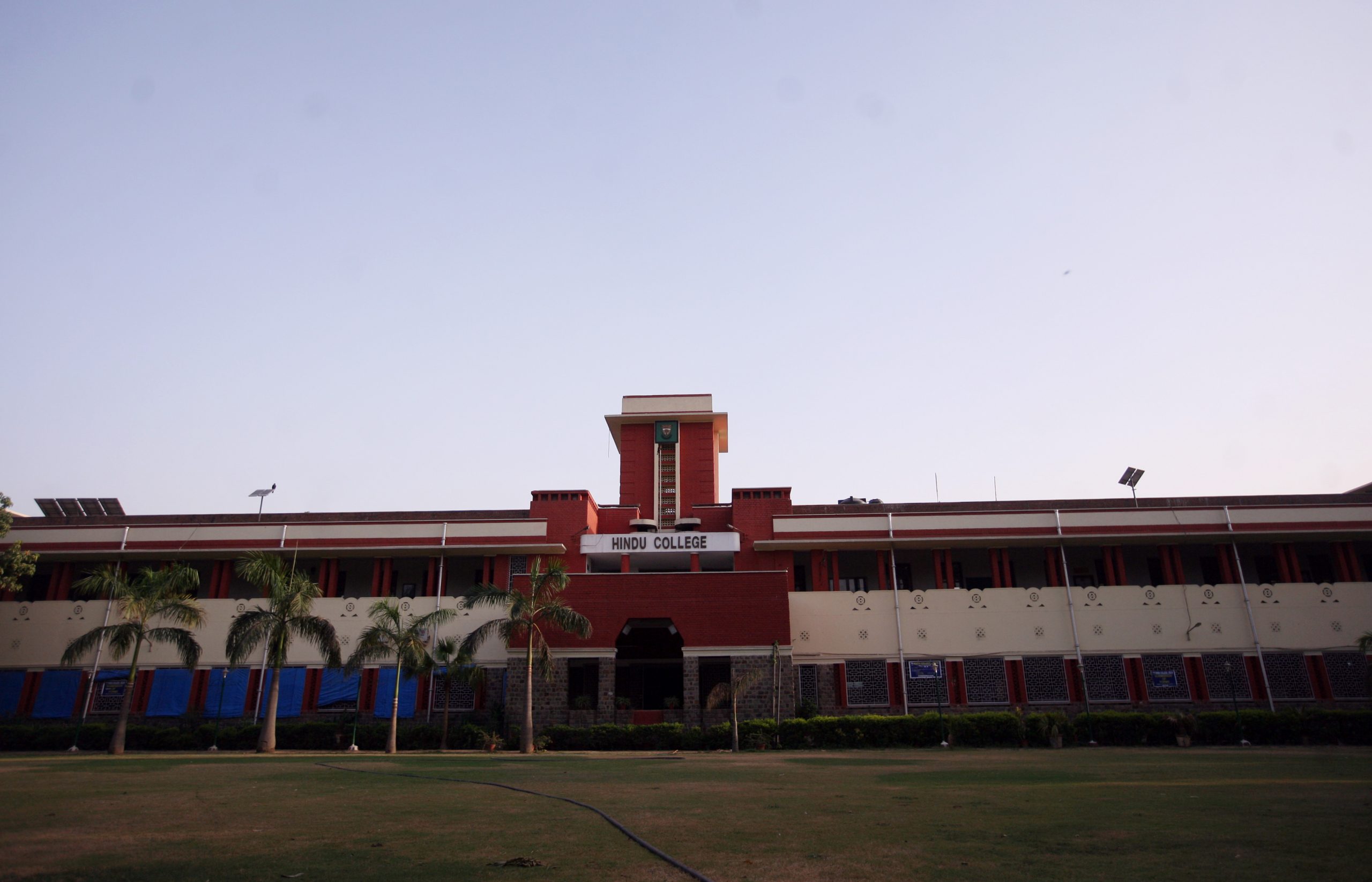 Why did Jinnah visit Hindu College?
