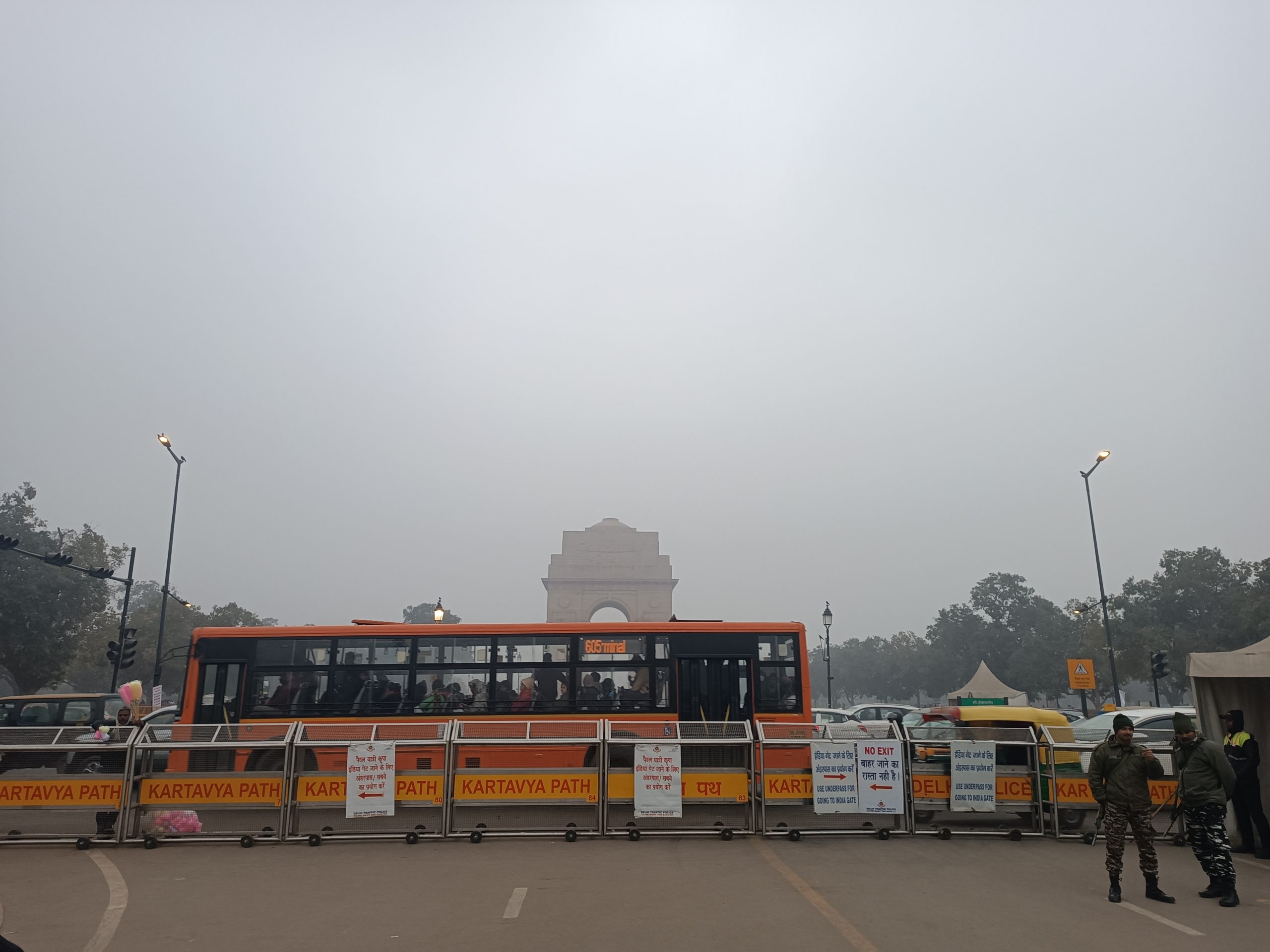 Fog in parts of Delhi, minimum temperature settles at 7.1 degrees