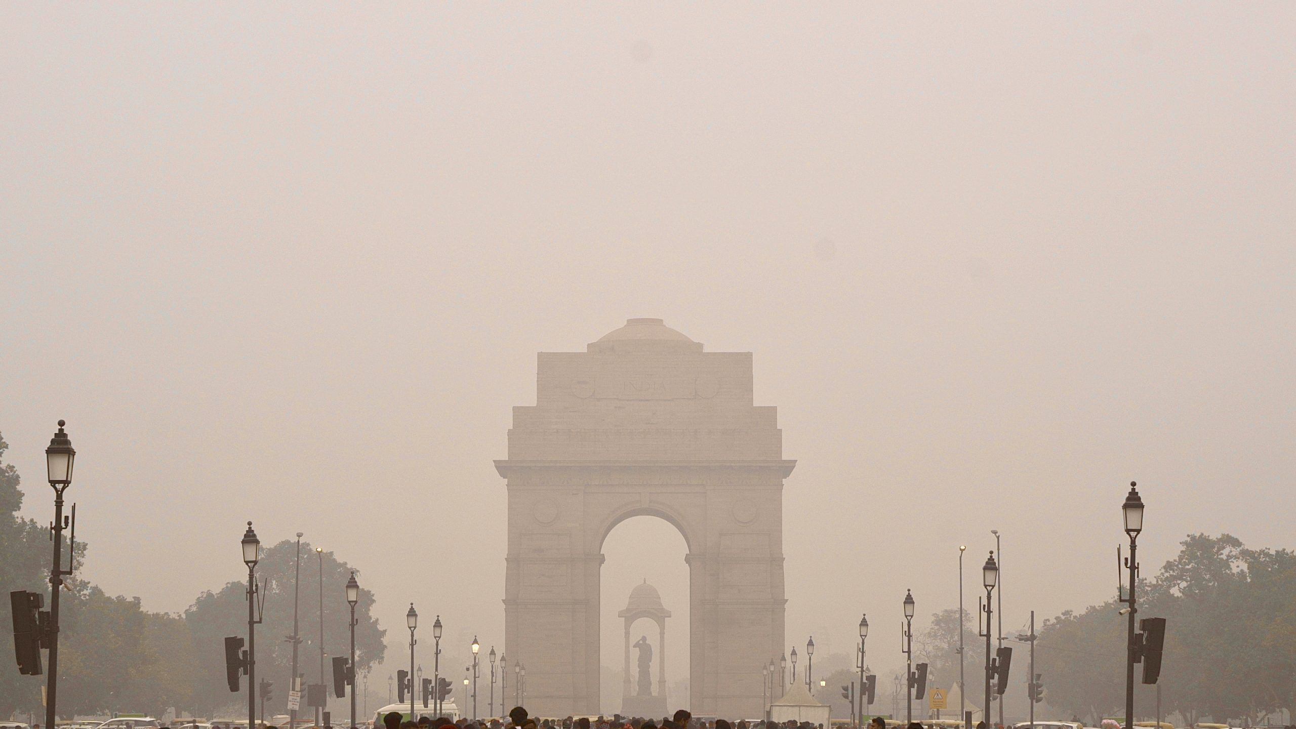 Delhi’s minimum temperature settles at 4.3 degrees Celsius, air quality “severe”