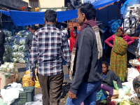Vegetables rot away while wholesalers wait for customers at Azadpur Mandi