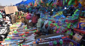 From flare guns to Sunny Deol’s hammer: Unconventional Holi accessories make waves in Sadar Bazaar