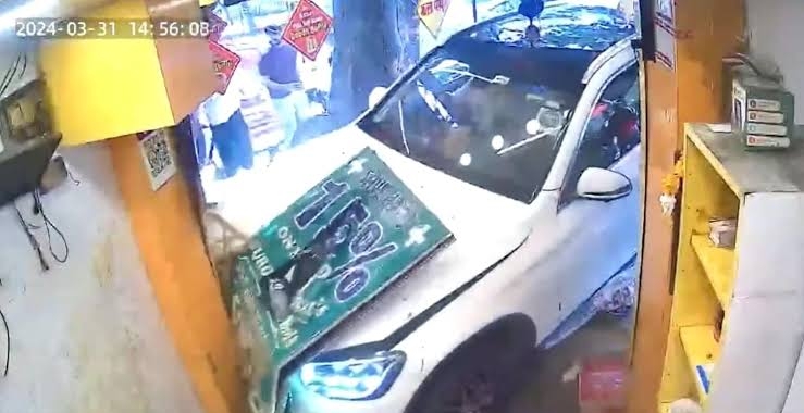 Six injured after Mercedes rams into shop in Delhi’s Civil Lines