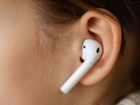 Excessive earbuds use can cause hearing loss, allergy, warn experts
