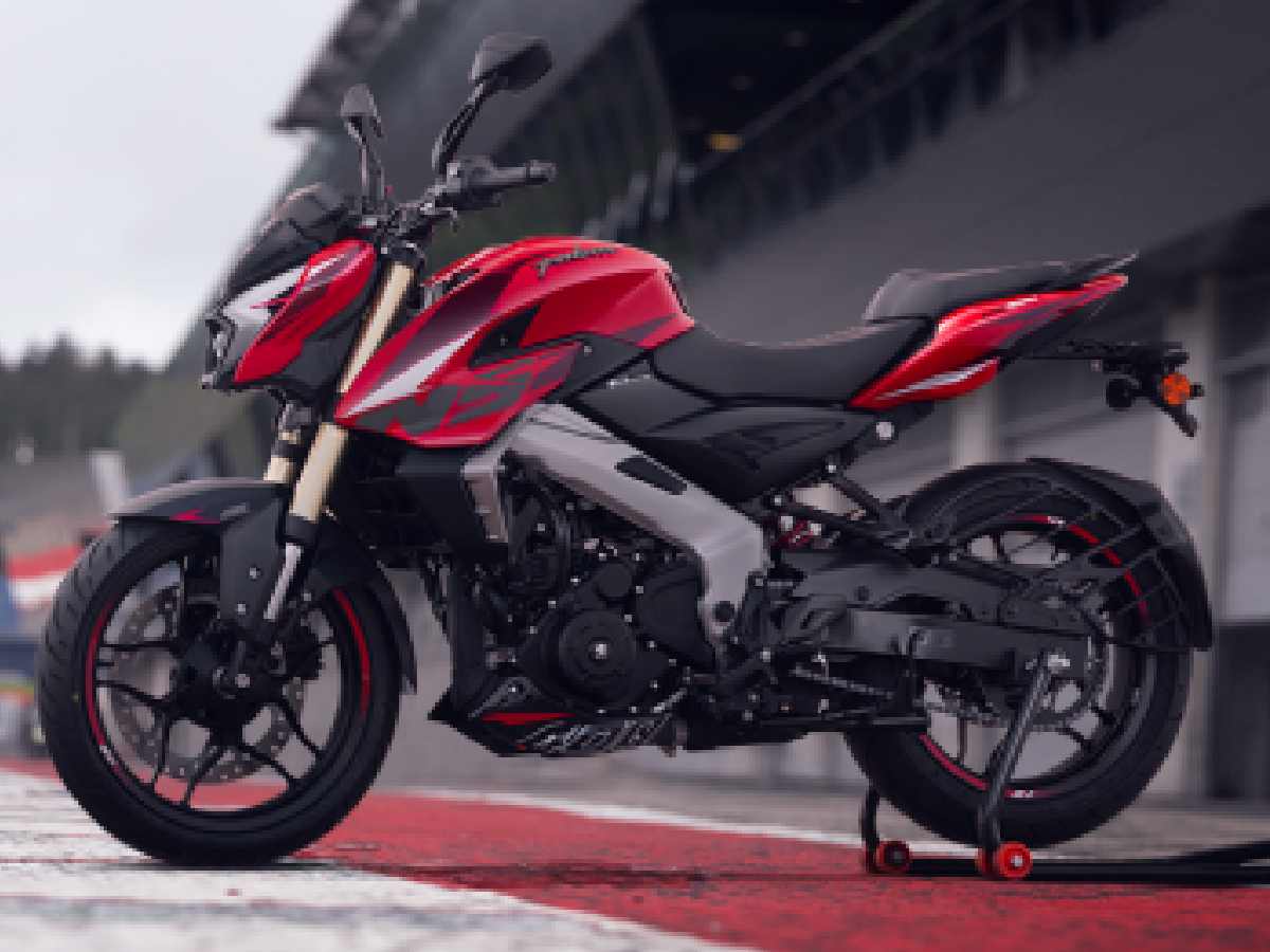 Advanced ABS: The bike features a dual-channel Anti-lock Braking System (ABS) that ensures better control and safety by preventing wheel lock-up during sudden braking.