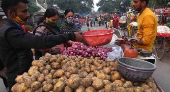 Delhi: Lack of supply leads to soaring prices of vegetables