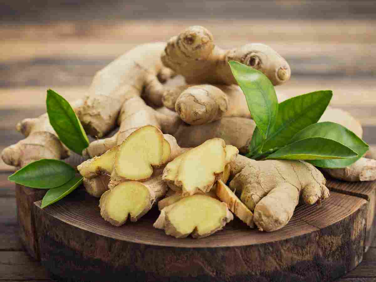 Ginger: With anti-inflammatory and antibacterial properties, ginger strengthens the immune system. Add it to tea for maximum benefits