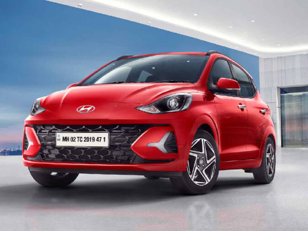 Hyundai Grand i10 Nios: Hyundai Grand i10 Nios offers up to 25 kmpl mileage with a 1.2L Kappa petrol engine. It features a stylish design, comfortable interiors, and advanced features, providing a well-rounded driving experience.