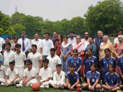 Students and teachers of Modern School Vasant Vihar posing for a group photo with Indian cricket team’s Head Coach Gautam Gambhir