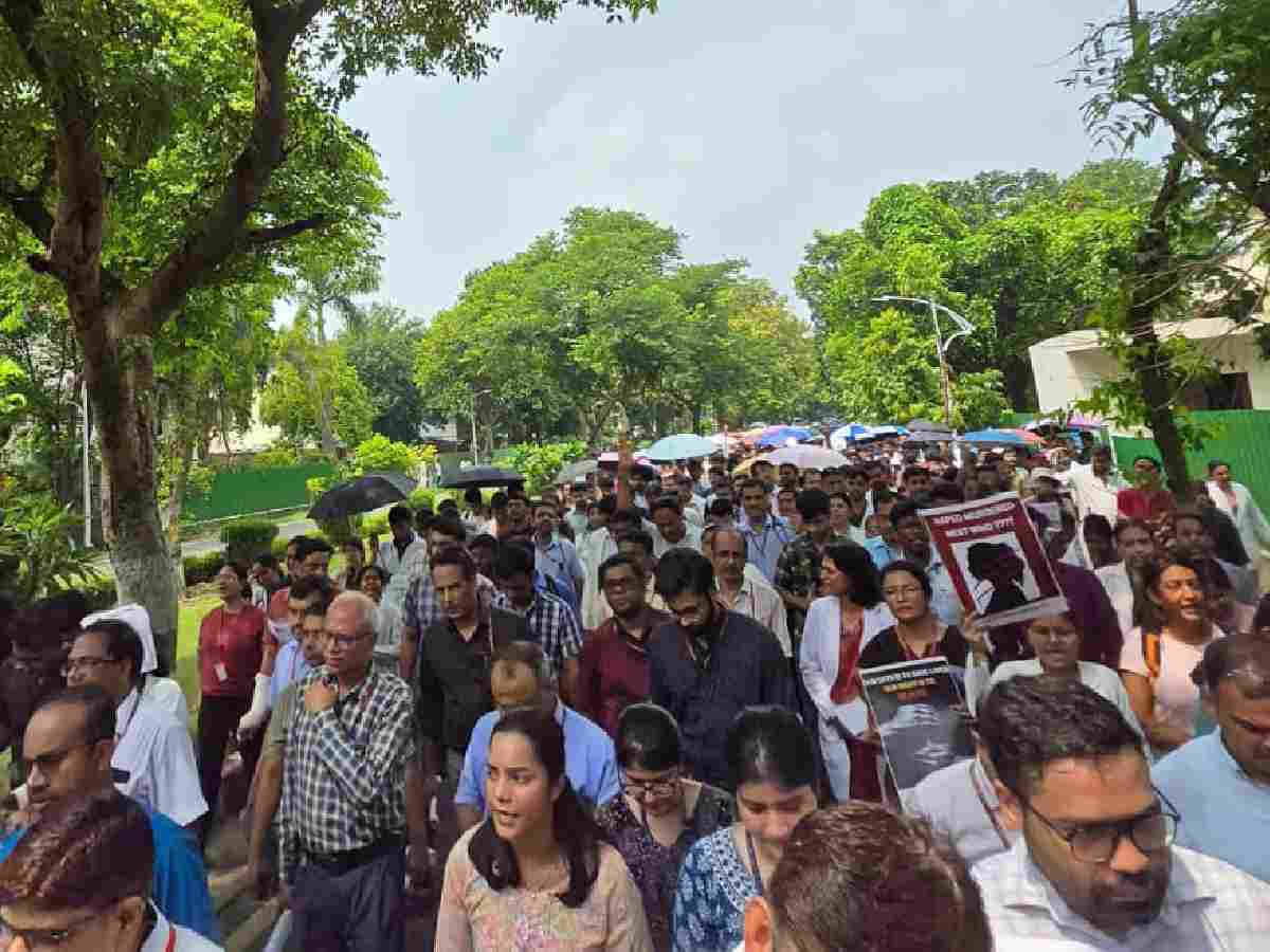 Delhi AIIMS STRIKE: Doctors at the Centre-run hospital take out a protest march against the Kolkata rape and murder case