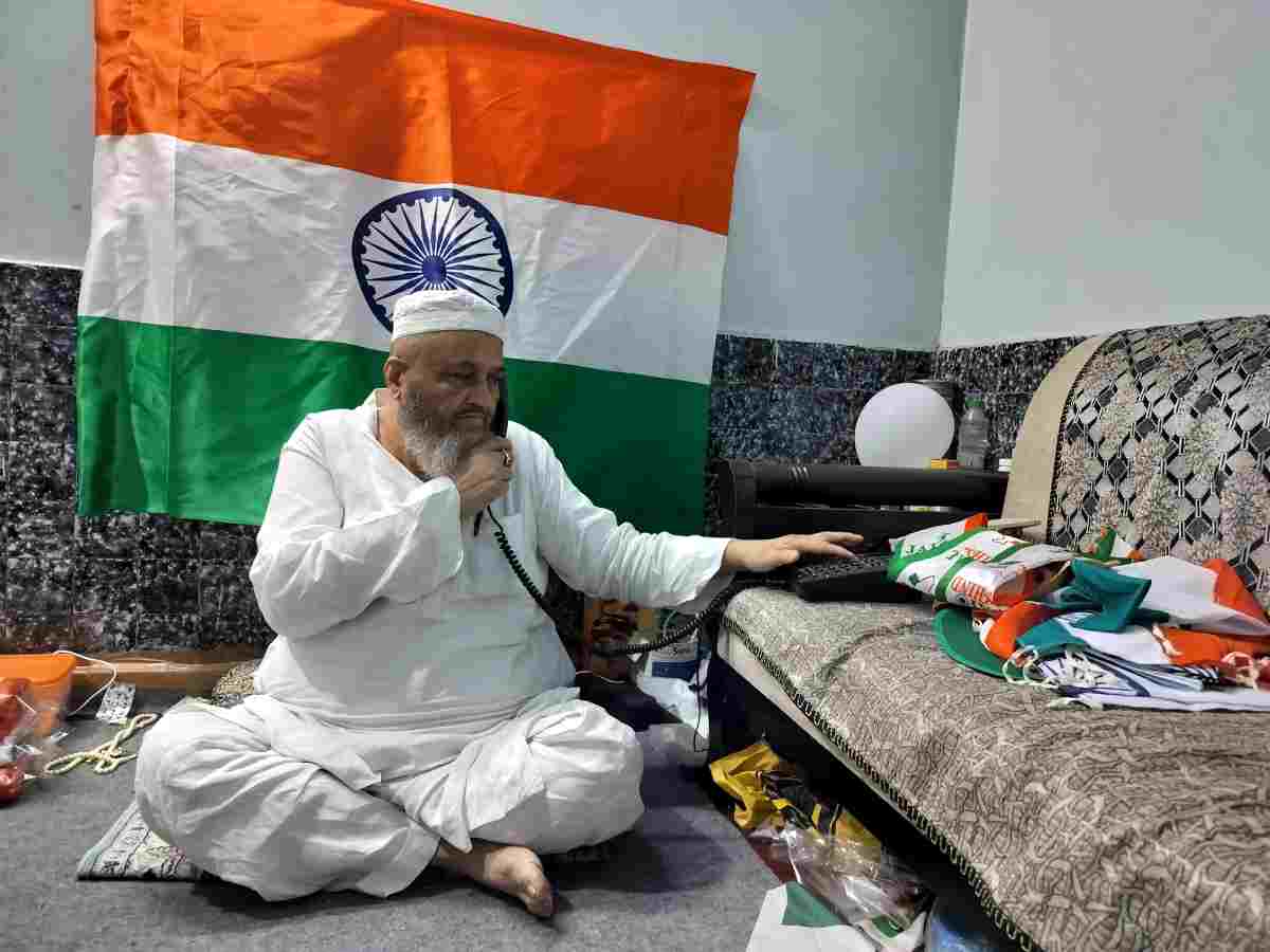 I-Day : Abdul Gaffar has been stitching flags for over five decades now