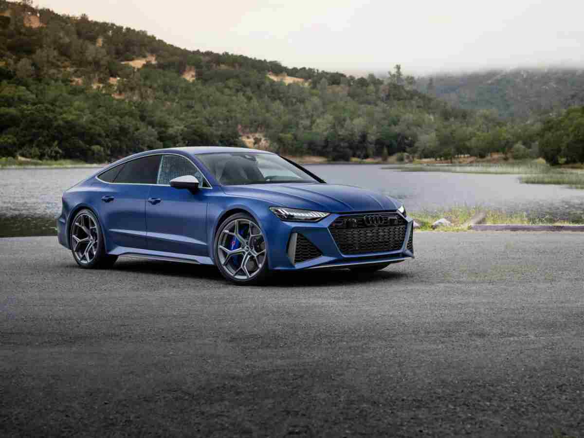 Audi RS7: Combines speed and luxury, with a top speed of around 305 km/h.