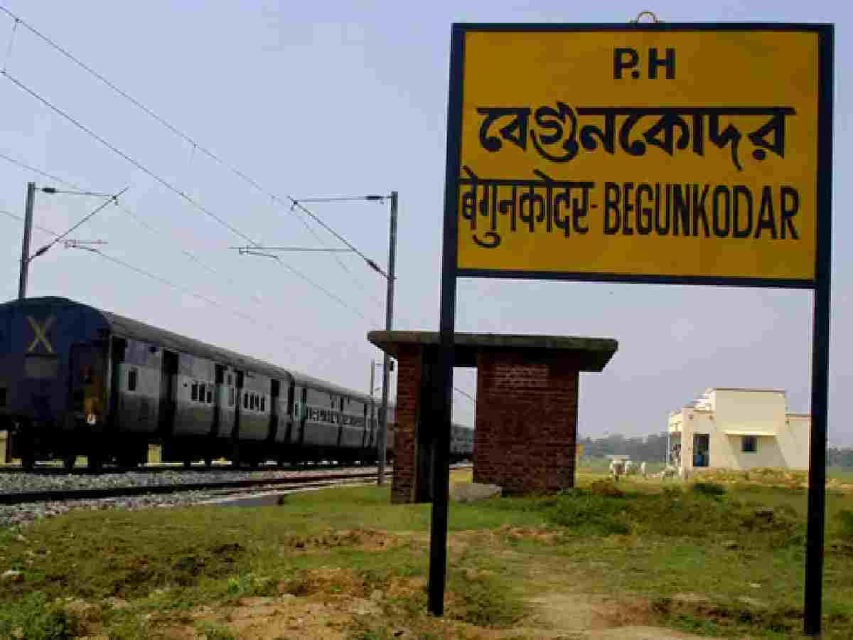 Begunkodor Railway Station, West Bengal is infamous for ghost sightings. The spirit of a woman in a white saree is said to wander the tracks at night, leading to its abandonment for years