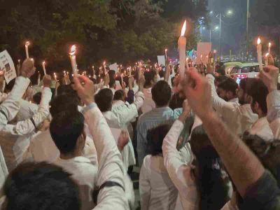 CANDLE MARCH: Safdarjung Hospital’s resident doctors held a candle march in solidarity with the nationwide protests