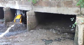 Delhi: Clogged city drains leave the Capital flooded