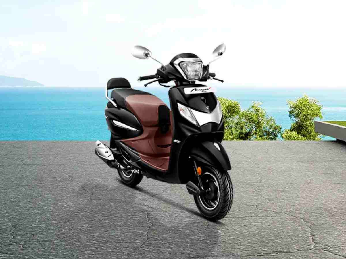 Hero Pleasure Plus: Combines stylish design with fuel efficiency, achieving around 50 kmpl.