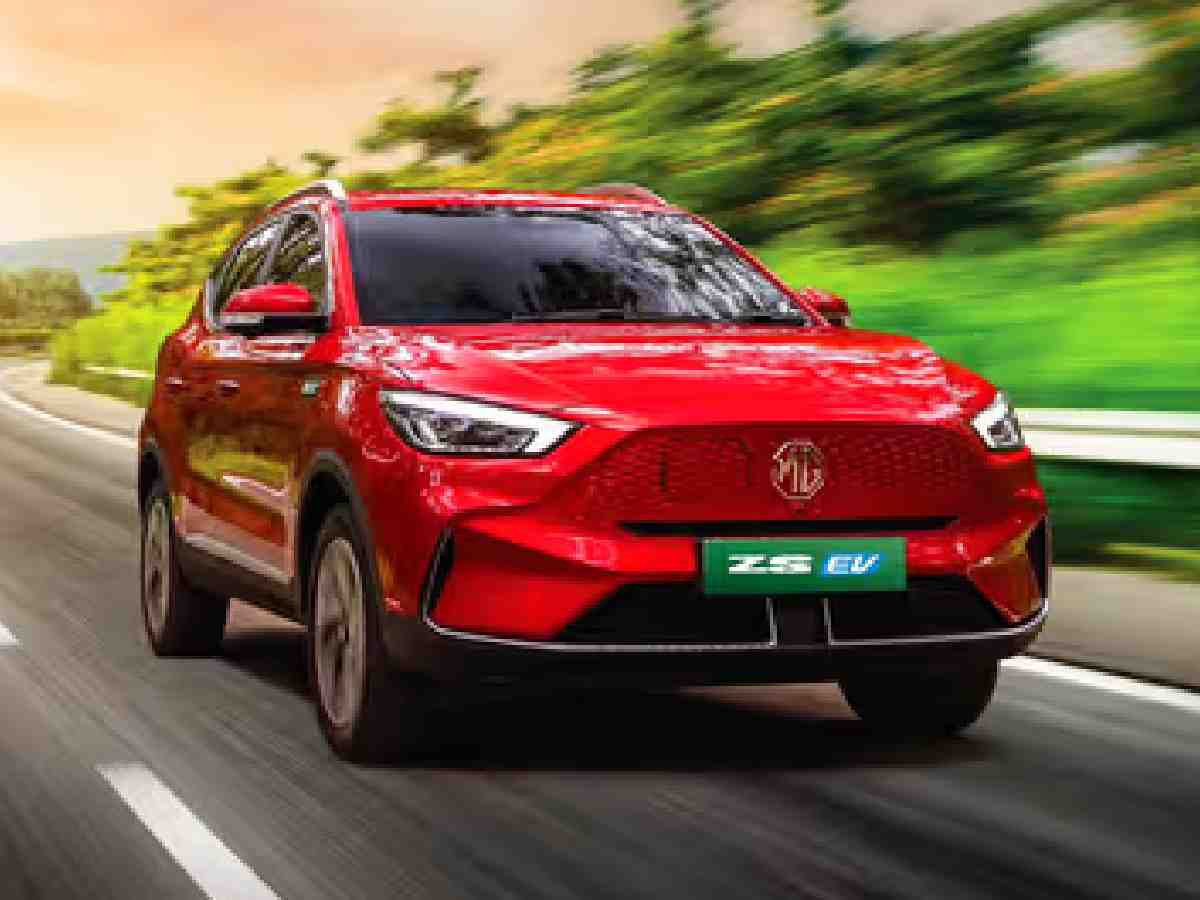 MG ZS EV - Priced between Rs 22.98 – Rs 27.48 lakh, the MG ZS EV delivers an impressive range of up to 461 km. It boasts a premium interior, advanced driver assistance systems, and fast charging capabilities, providing both luxury and practicality.