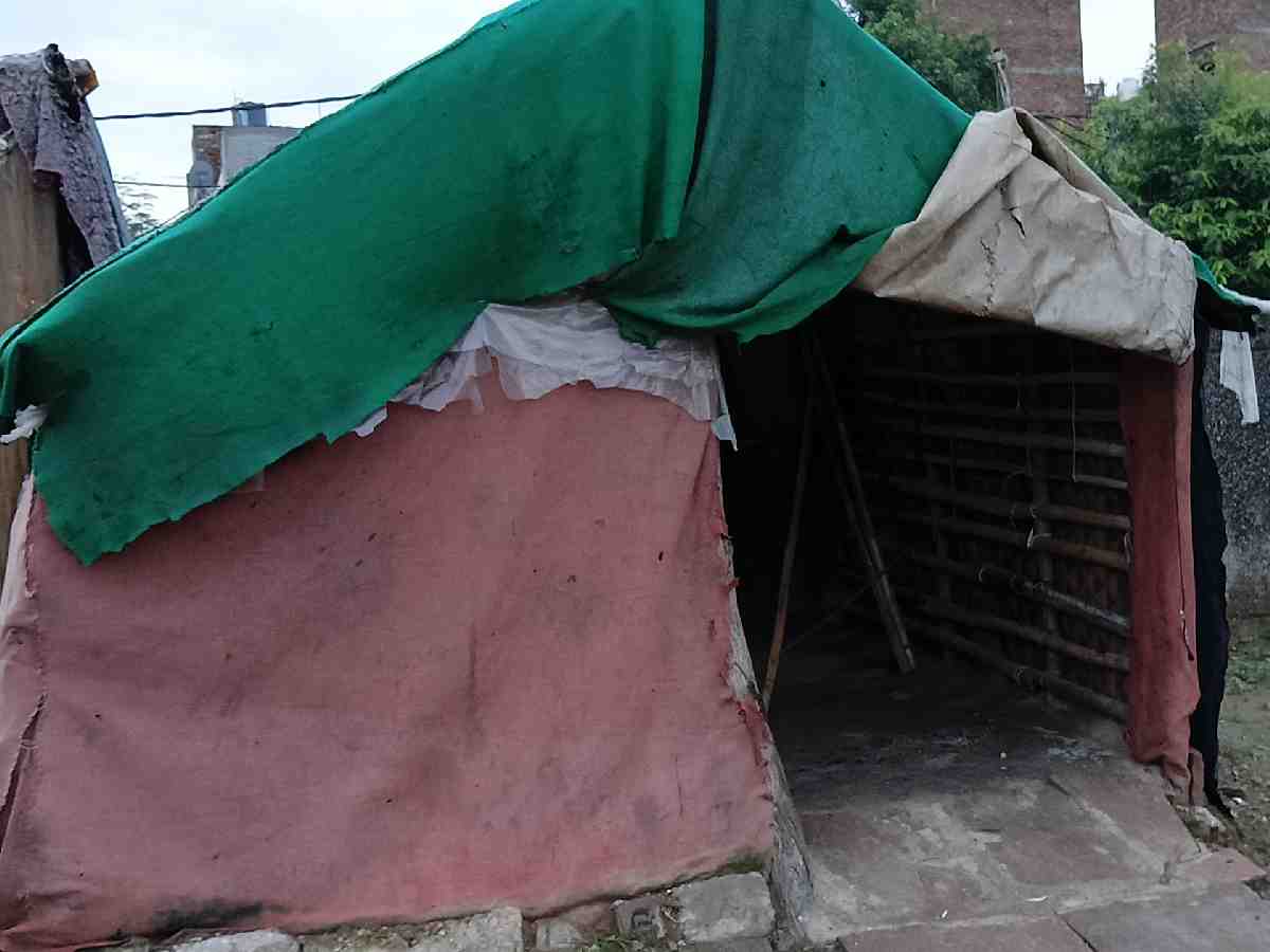 Delhi Horror: The hut at the graveyard ground where the accused lived