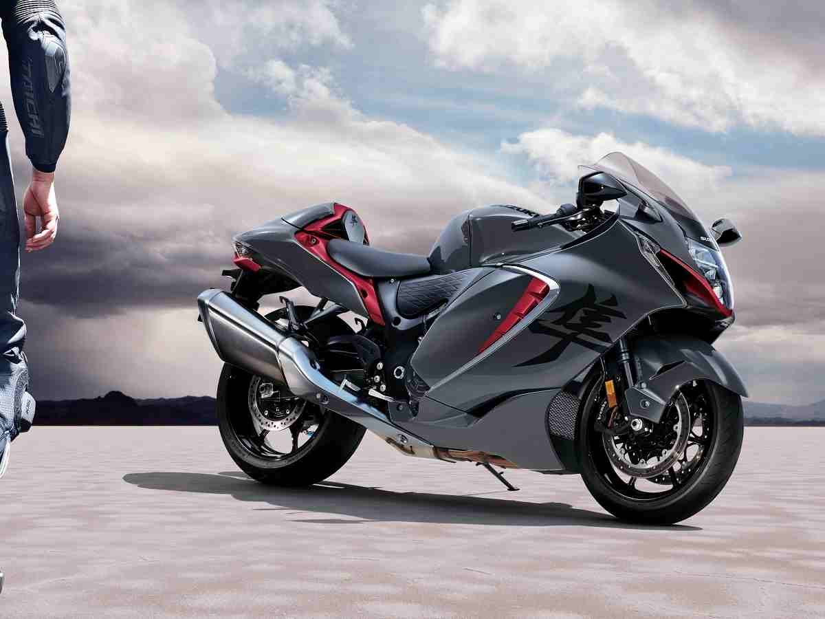 Suzuki Hayabusa: Known for its impressive speed, reaching up to 186 mph (300 km/h), and long-standing reputation in the high-speed category.