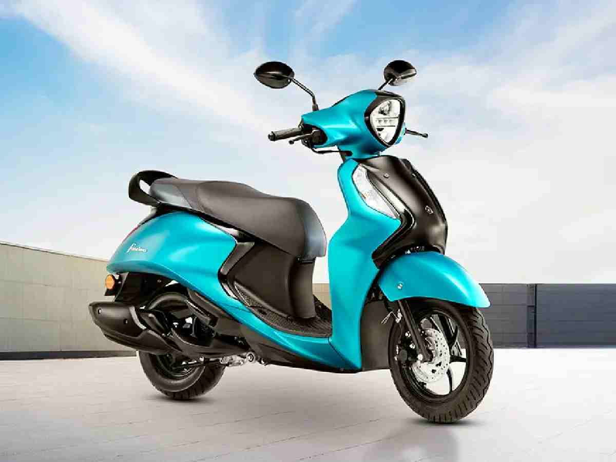 Yamaha Fascino 125: Known for its chic design and efficient performance, offering about 50 kmpl.