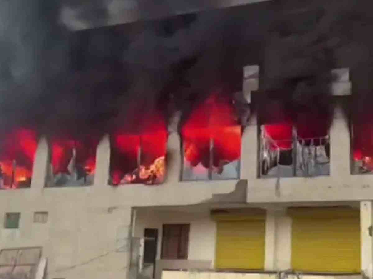 Delhi Fire: Massive fire broke in Bakawala, 26 fire tenders rushed to spot