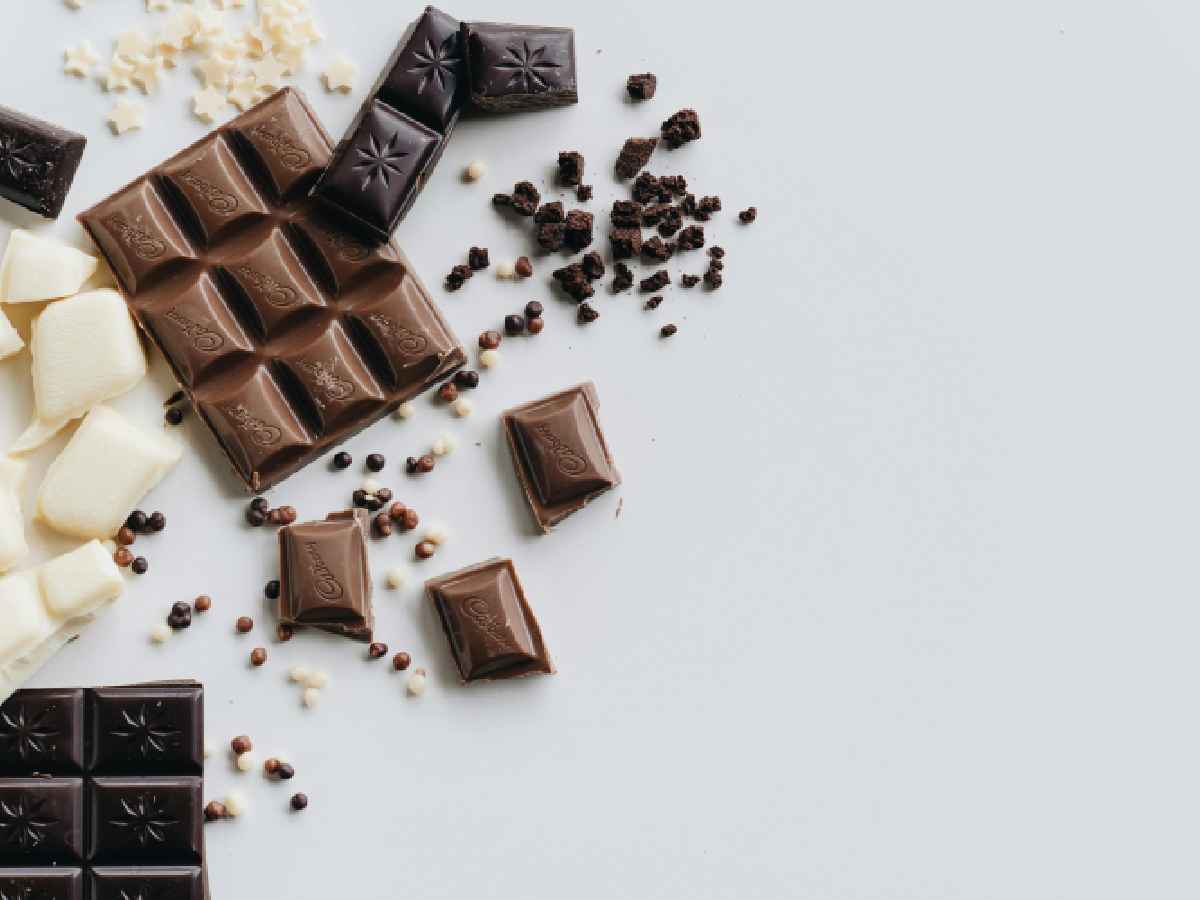 Dark Chocolate - Contains flavonoids and mood-enhancing compounds that help reduce stress and enhance overall brain function.