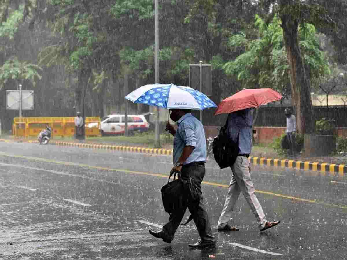 Delhi records minimum temp of 25.2 deg C; light rain likely