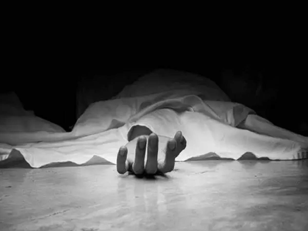 Burari again? Man suspected to have killed four daughters, self