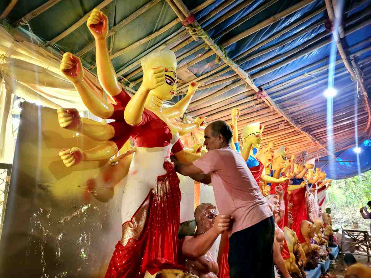 Delhi govt to provide free electricity for Ramleela, Durga pandal committees