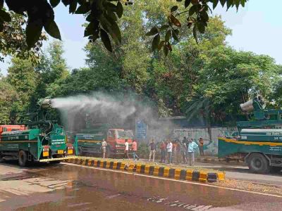 Delhi: Authorities intensify efforts as air quality dips into “very poor” category